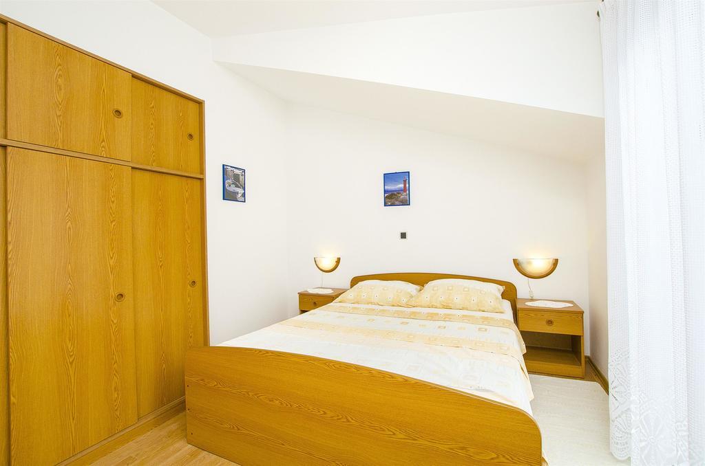 Apartments And Rooms Iva Trogir Eksteriør bilde