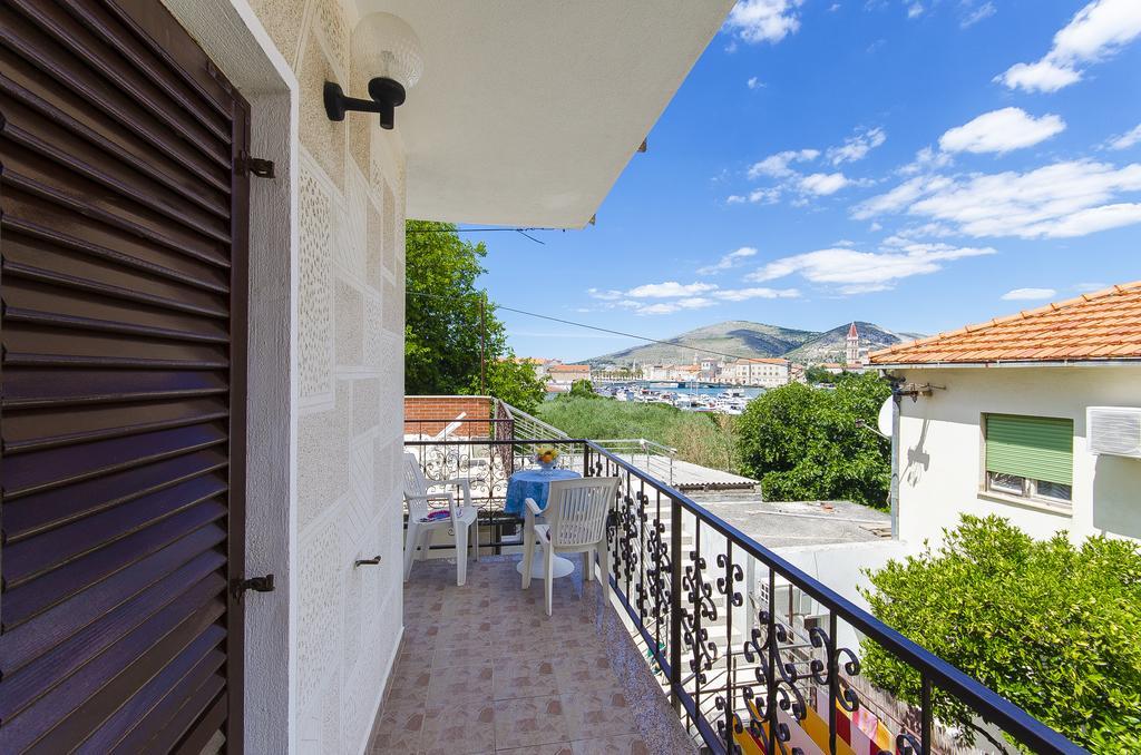 Apartments And Rooms Iva Trogir Eksteriør bilde
