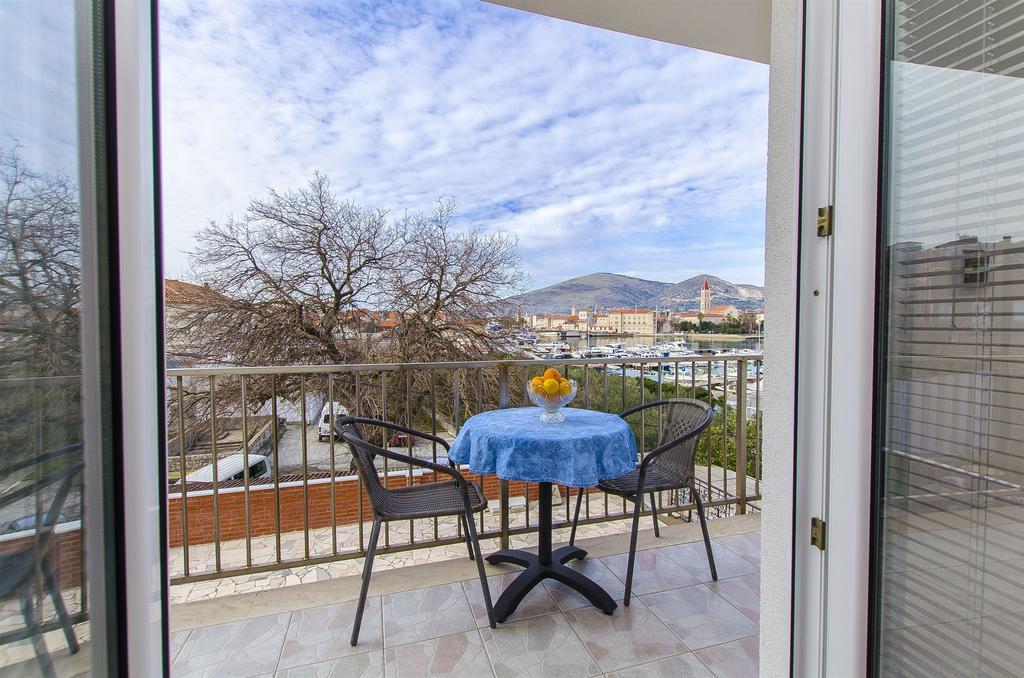 Apartments And Rooms Iva Trogir Eksteriør bilde