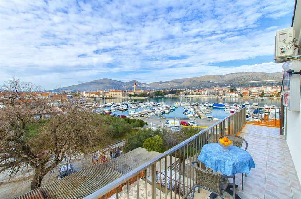 Apartments And Rooms Iva Trogir Eksteriør bilde