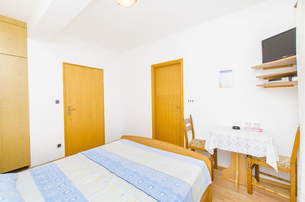 Apartments And Rooms Iva Trogir Eksteriør bilde