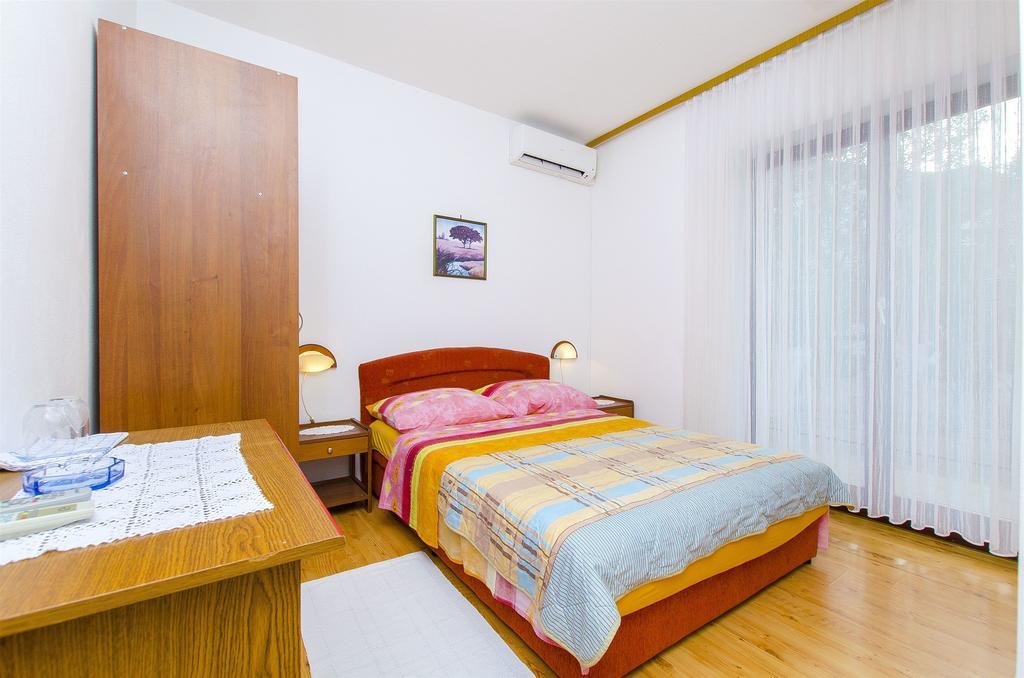 Apartments And Rooms Iva Trogir Eksteriør bilde