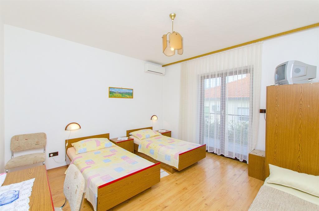 Apartments And Rooms Iva Trogir Eksteriør bilde