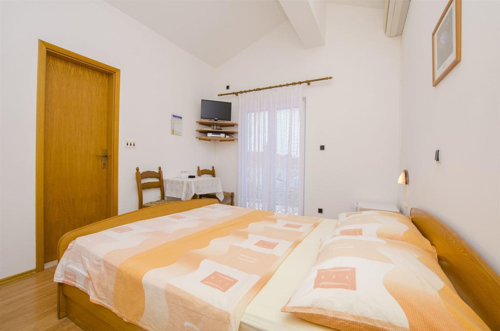 Apartments And Rooms Iva Trogir Eksteriør bilde