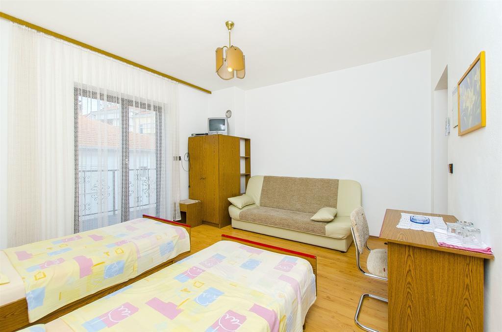 Apartments And Rooms Iva Trogir Eksteriør bilde