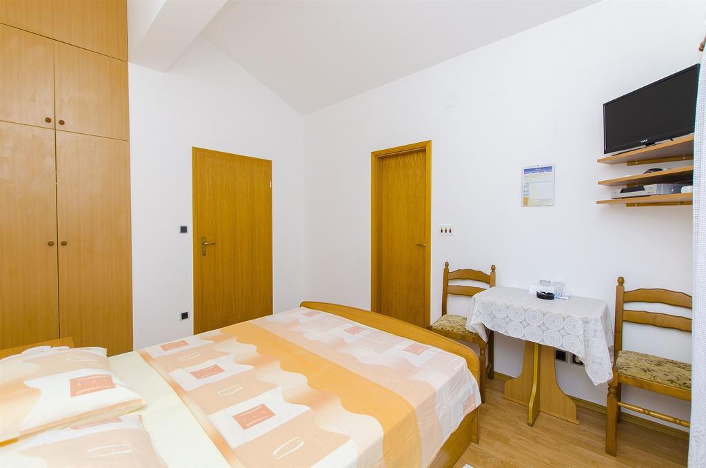 Apartments And Rooms Iva Trogir Eksteriør bilde