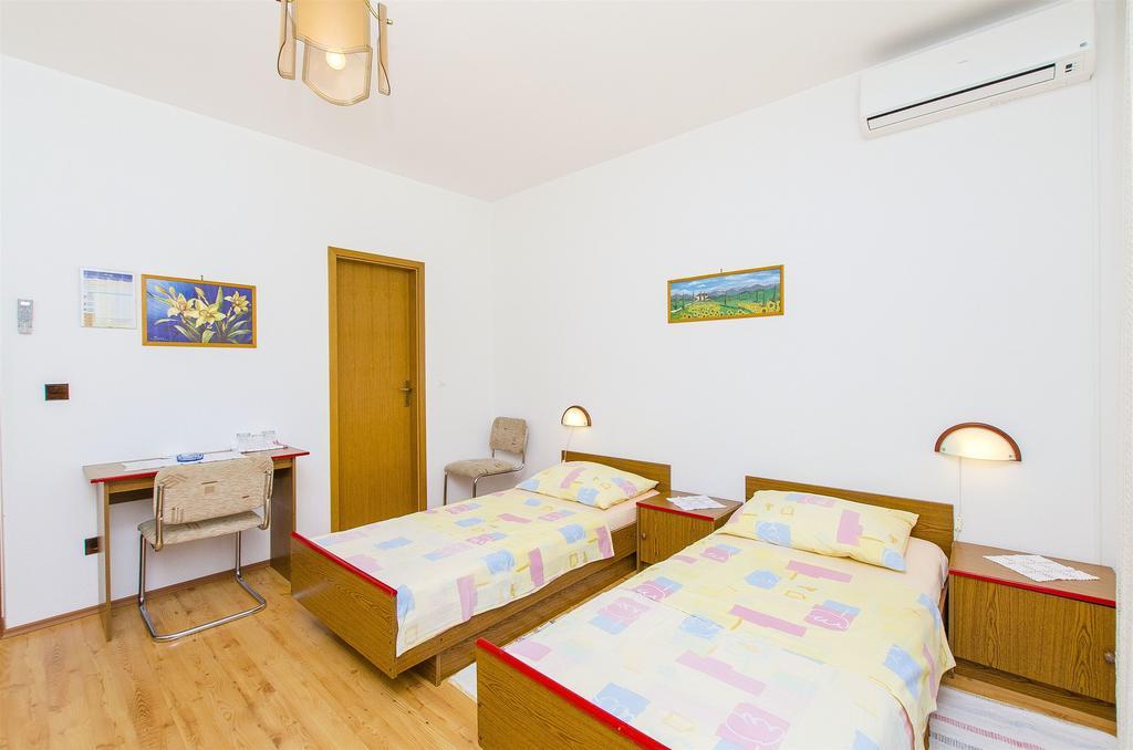 Apartments And Rooms Iva Trogir Eksteriør bilde